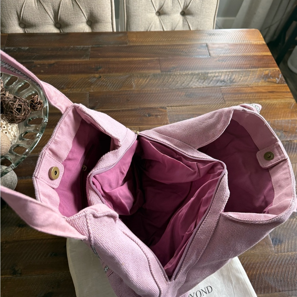 America & Beyond tote - Picture 3 of 5